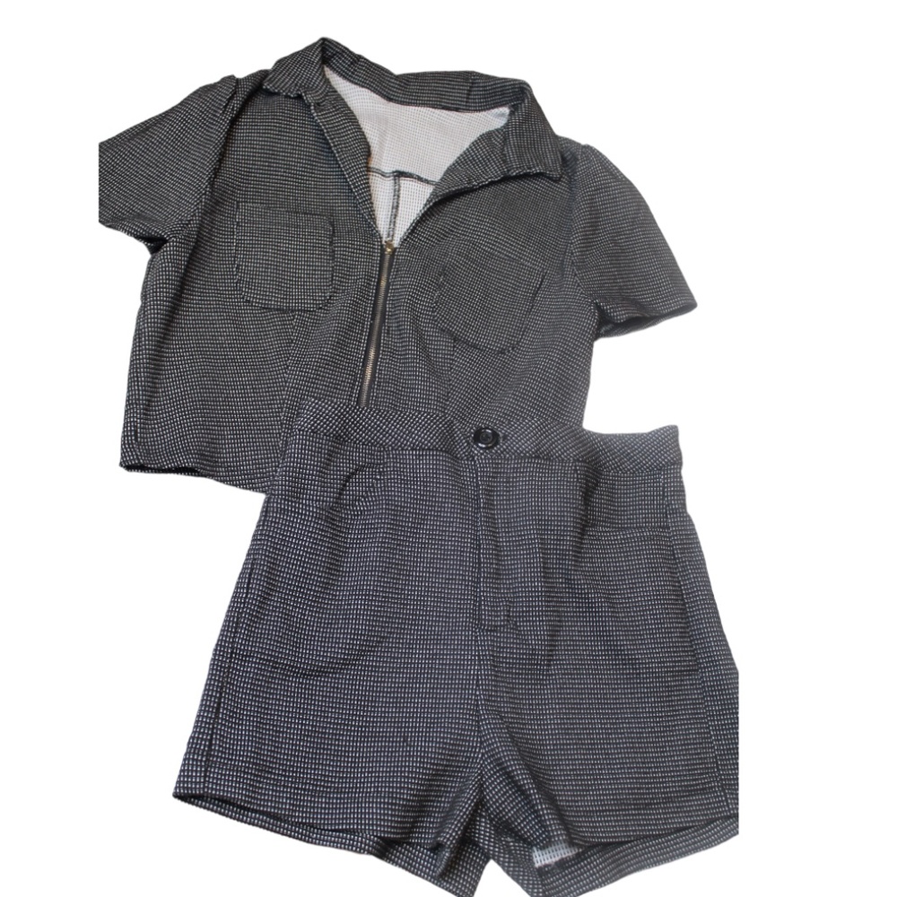 2 PIECE SHORT SET (BLACK AND WHITE)